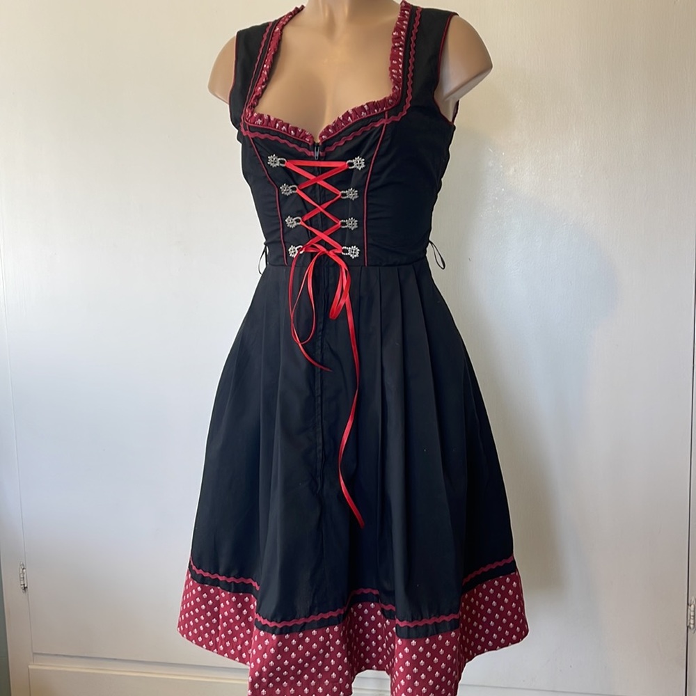 LIFOS Landhaus und Trachienmode, Womens DRESS  size 38” U.S MEDIUM.